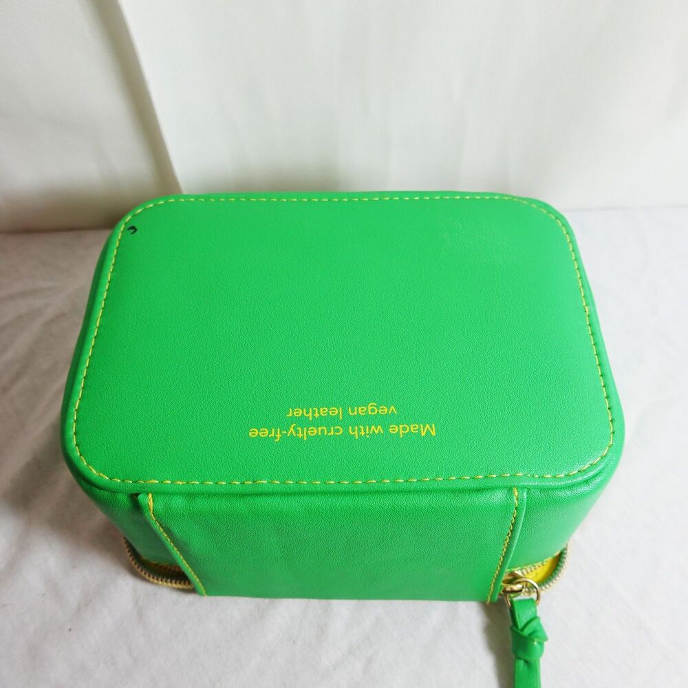 Tata Harper Green Vanity/Travel Case with zipper sq box 5 x6 yellow inside
